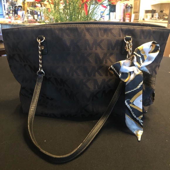 Michael Kors Sign Dark Brown Bag w/ Textured Fabric, Leather & Charm Great Cond - Picture 4 of 11